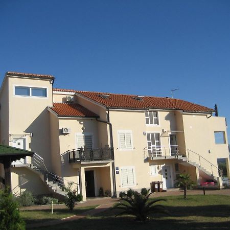 Villa „Drei Palmen“ Sveti Filip i Jakov Extérieur photo