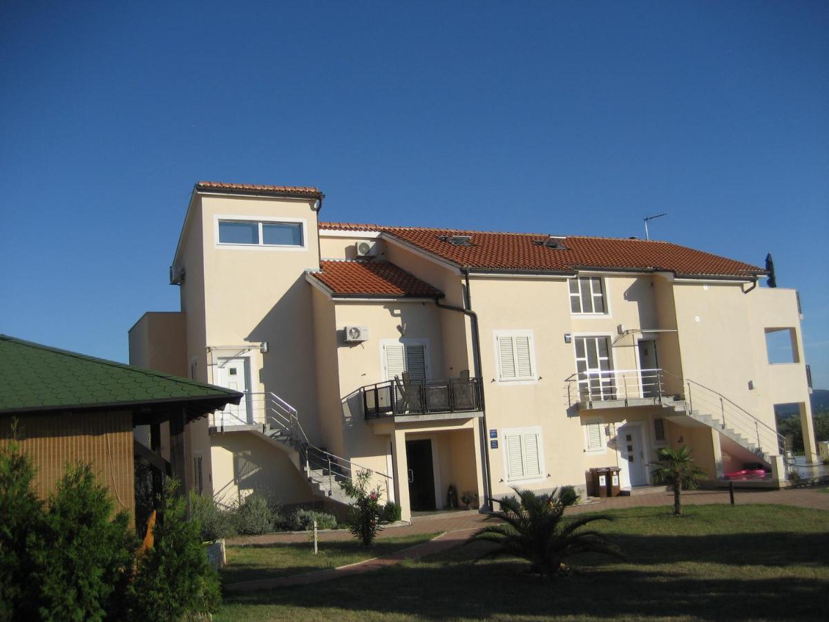 Villa „Drei Palmen“ Sveti Filip i Jakov Extérieur photo