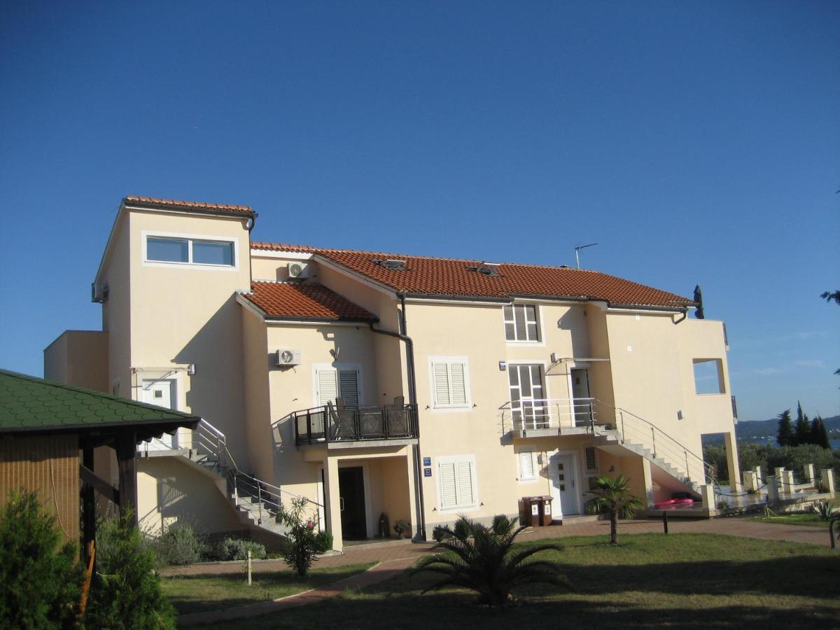 Villa „Drei Palmen“ Sveti Filip i Jakov Extérieur photo