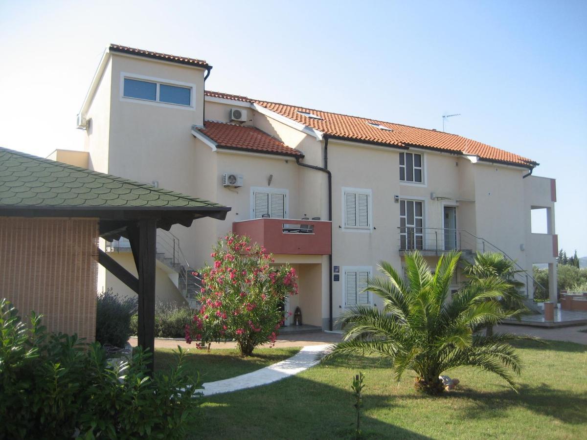 Villa „Drei Palmen“ Sveti Filip i Jakov Extérieur photo