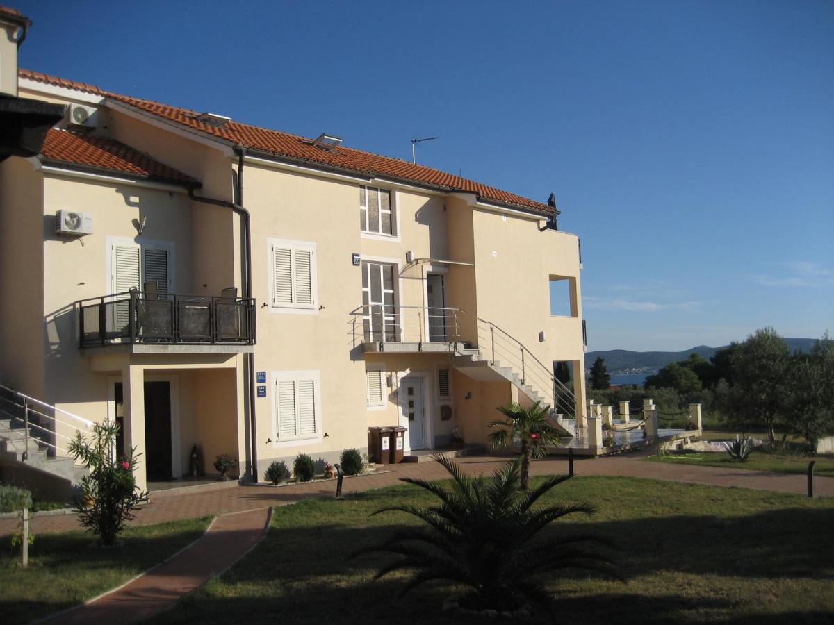 Villa „Drei Palmen“ Sveti Filip i Jakov Extérieur photo
