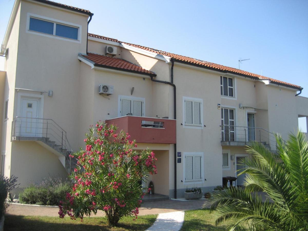 Villa „Drei Palmen“ Sveti Filip i Jakov Extérieur photo