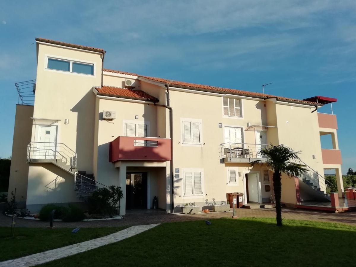 Villa „Drei Palmen“ Sveti Filip i Jakov Extérieur photo