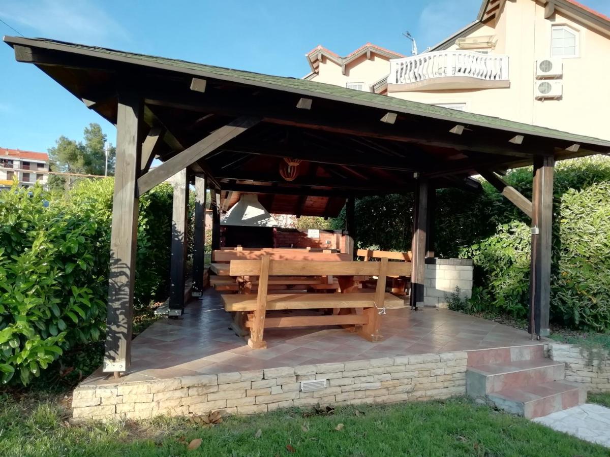 Villa „Drei Palmen“ Sveti Filip i Jakov Extérieur photo