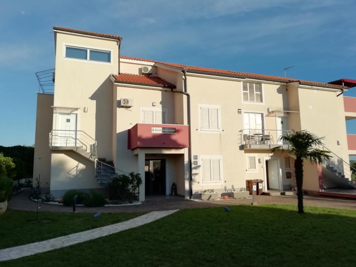 Villa „Drei Palmen“ Sveti Filip i Jakov Extérieur photo