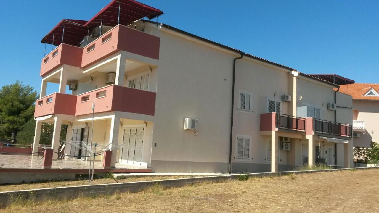 Villa „Drei Palmen“ Sveti Filip i Jakov Extérieur photo